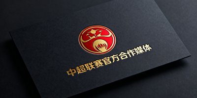 中超联赛官方合作媒体标识,红金色调的品牌标志位于深色卡片中央。