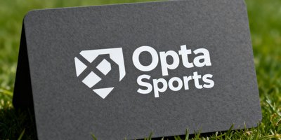 Opta Sports数据授权标识,英国体育数据公司的文字标志呈现在深灰色卡片中。